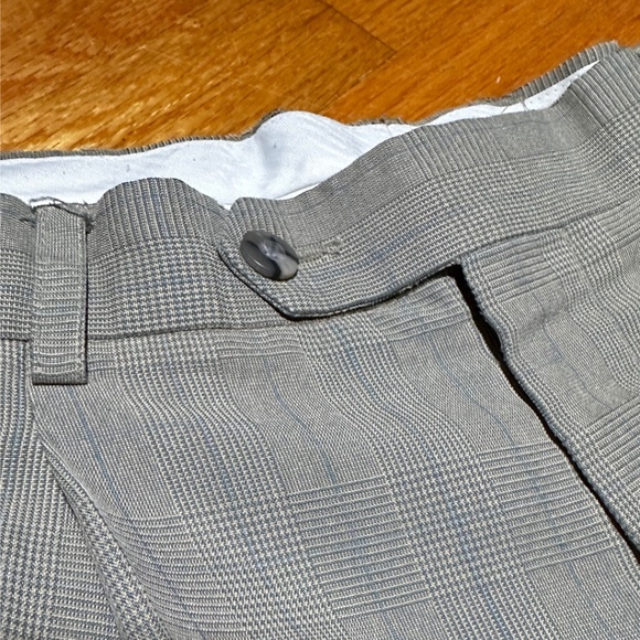 Izod Pleated Plaid 36x34 Greige pants - Picture 3 of 10